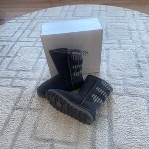 Sweaty-Buckle Gray Boots with Knit Details size 5 NIB